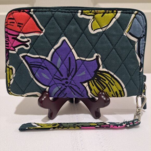 Vera Bradley Grab and Go Zip Around Wallet/Wristlet in Falling Flowers. - Picture 2 of 8